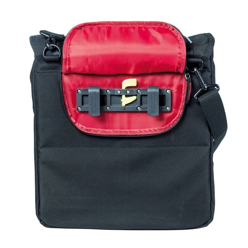Basil Sport Design 18L bike bag + waterproof cover