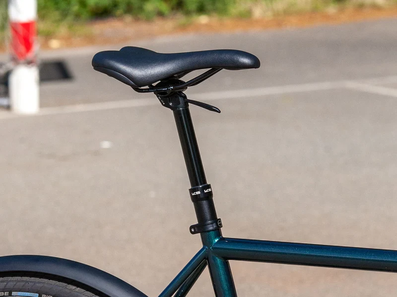 Omnium telescopic seat post