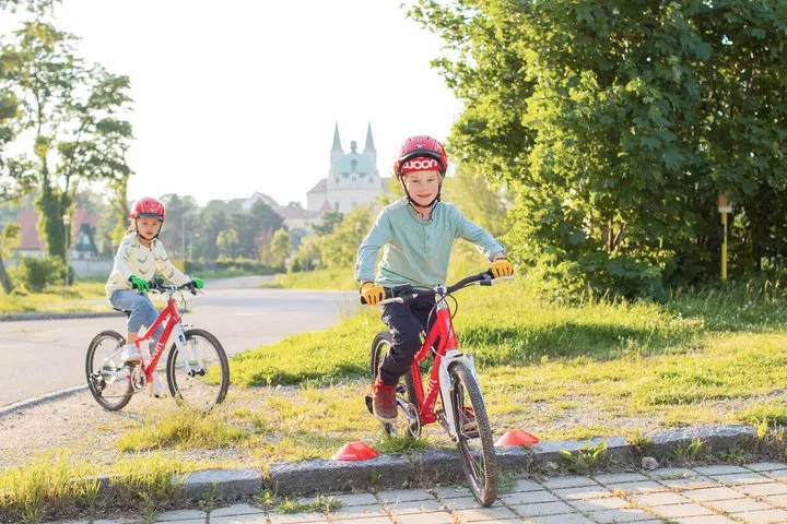 Woom Tens children's cycling gloves