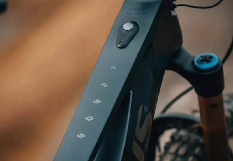 Vélo électrique Kellys Theos F90 SH 820Wh