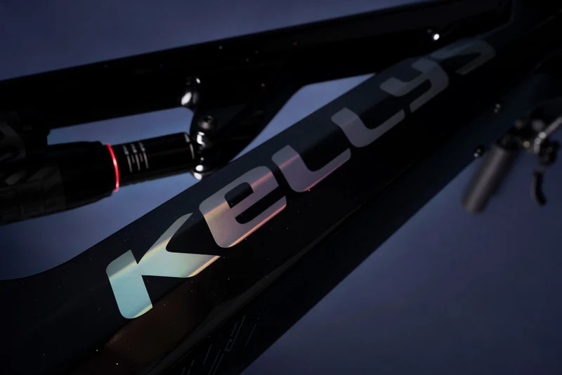 Vélo électrique Kellys Theos F100 SH 825Wh