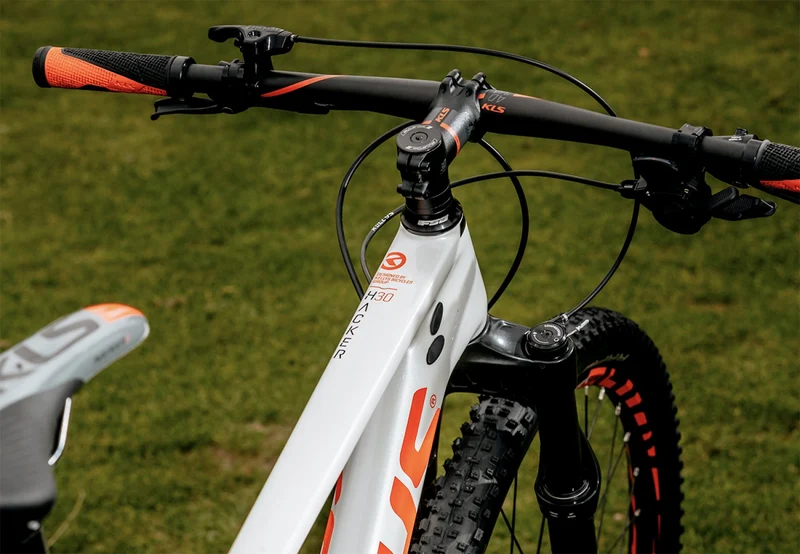 Hacker 30 - Kellys - VTT
